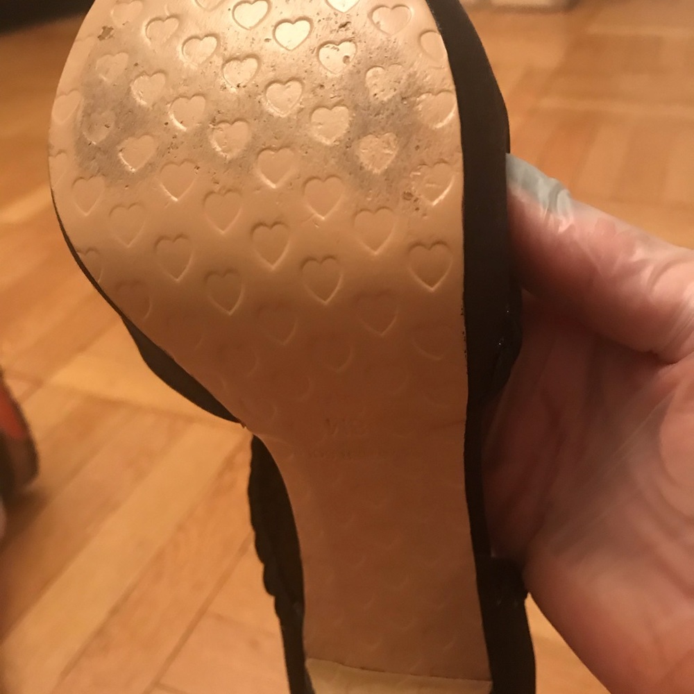Heels - Picture 3 of 4